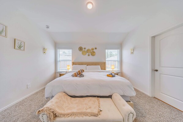 3 bedrooms, iron/ironing board, WiFi, bed sheets