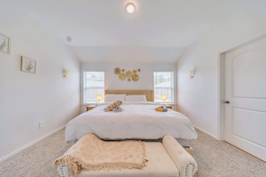 3 chambres, fer et planche à repasser, Wi-Fi, draps fournis