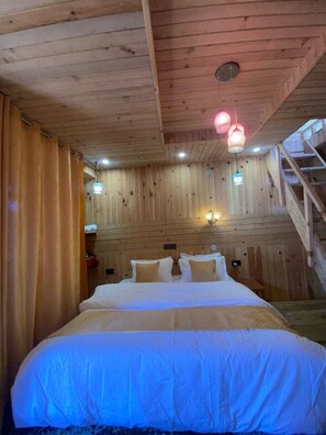 Luxury Duplex, Balcony, Hill View | Laptop workspace, free WiFi, bed sheets