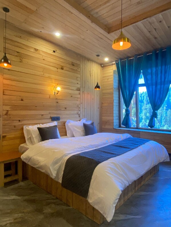 Luxury Duplex, Balcony, Hill View | Laptop workspace, free WiFi, bed sheets - Apple Land By Naavagat (Banjar)