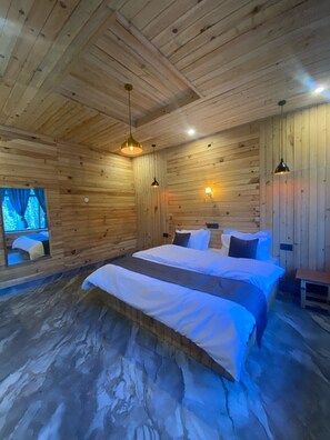 Deluxe Single Room, Balcony, Mountain View | Laptop workspace, free WiFi, bed sheets - Apple Land By Naavagat (Banjar)