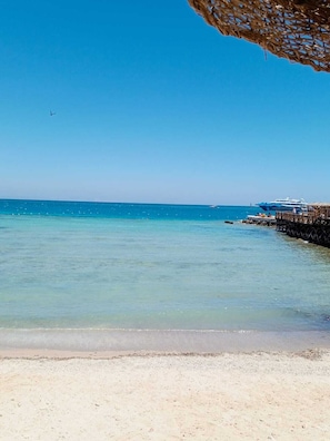 Private beach, free beach cabanas, sun-loungers, beach umbrellas - Moon Beach aqua park Resort (Hurghada)