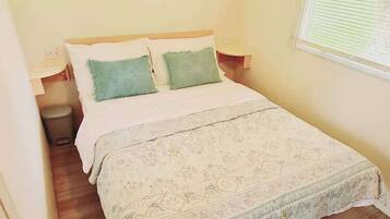 Cabin | 3 bedrooms, iron/ironing board, free WiFi, bed sheets