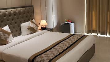 Desk, laptop workspace, iron/ironing board, free WiFi