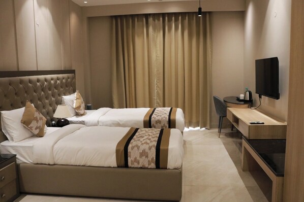 Desk, laptop workspace, iron/ironing board, free WiFi