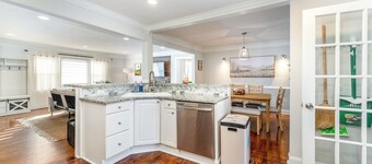 Spacious 4-bedroom house with WiFi, AC in welcoming Winston-Salem, Ardmore