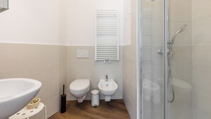 Shower, hair dryer, bidet - I Voltoni - PeschieraHome (Peschiera del Garda)