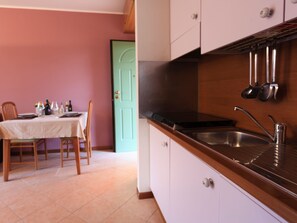 Fridge, microwave, stovetop, dishwasher - Bellasirmione - La Rondinella (Sirmione)