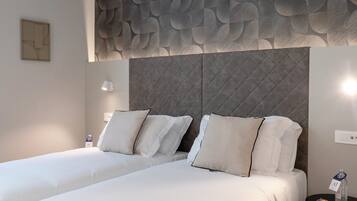 Double or Twin Room | Minibar, in-room safe, desk, laptop workspace