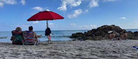 Liegestühle, Strandtücher
