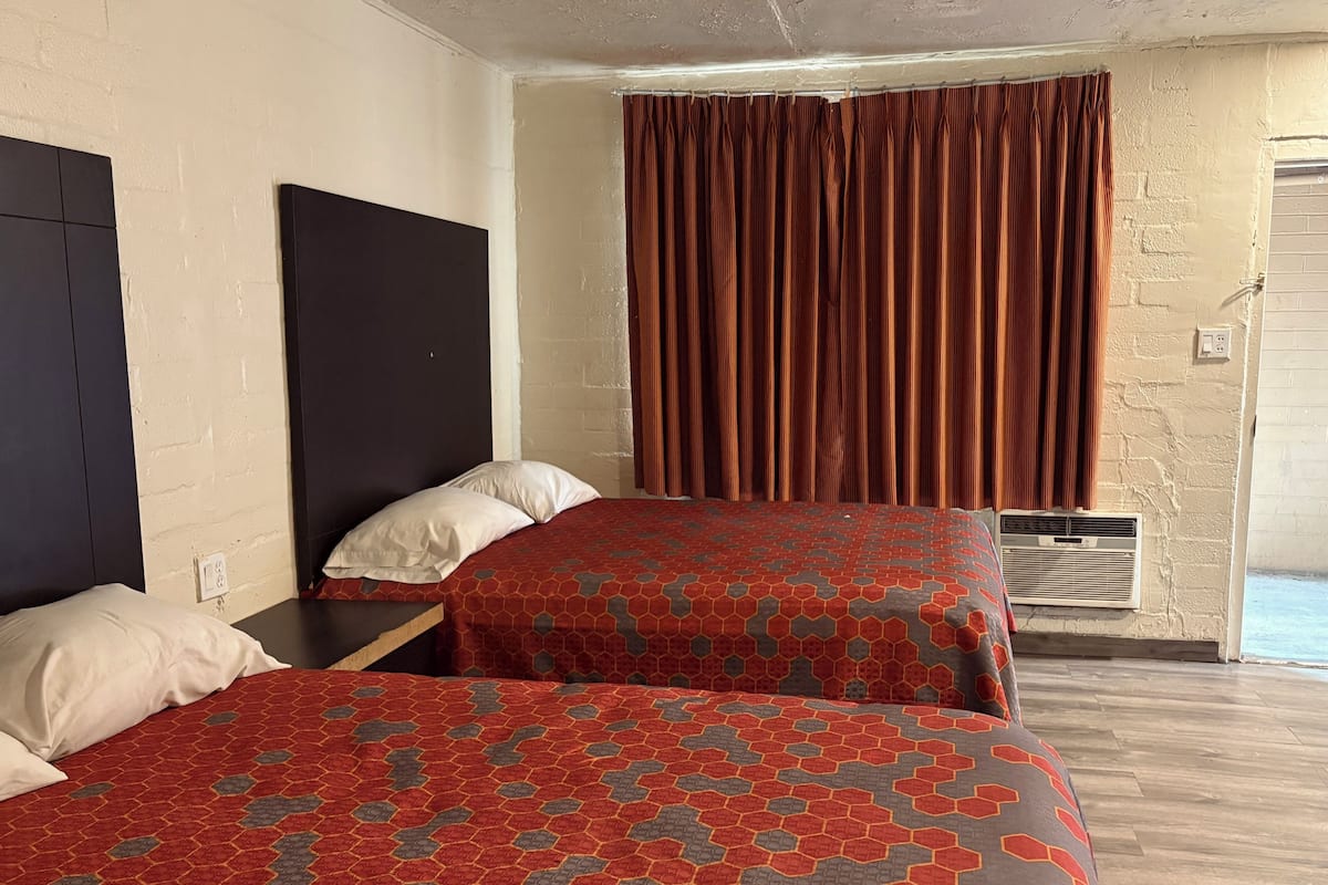Classic Quadruple Room, 2 Queen Beds