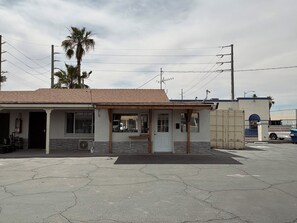 Reception - Border Motel (Calexico)