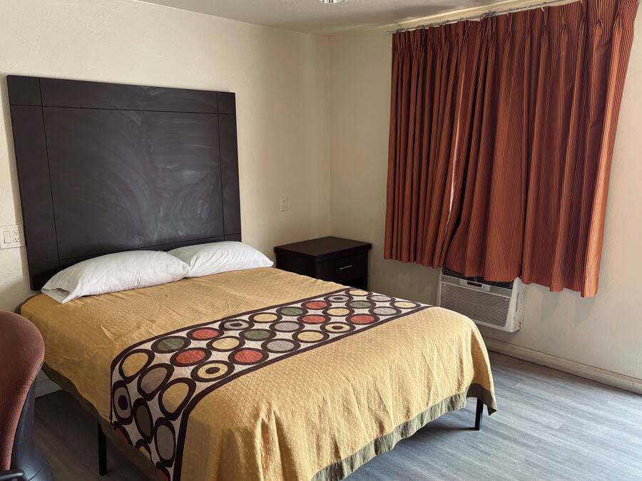 Classic Double Room, 1 Queen Bed | Desk, laptop workspace, free WiFi
