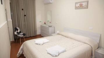 1 Schlafzimmer, Reisekinderbett, kostenloses WLAN, Bettwäsche