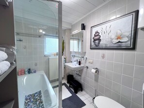 Hårføner, håndklær, såpe og sjampo