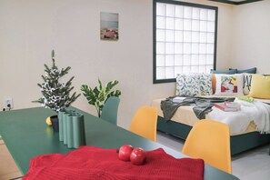 Triple Room (non-Korean nationals only) | Phòng cách âm, truy cập Internet không dây miễn phí 