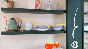 Triple Room (non-Korean nationals only) | 전용 주방 | 냉장고, 전자레인지, 쿡탑, 조리 도구/접시/주방 기구