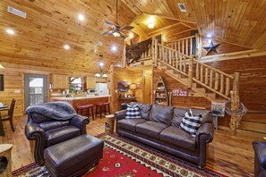 Smart TV, fireplace, foosball, books - Corner Lot Cabin • Hot Tub, Hammock & Firelight (Broken Bow)