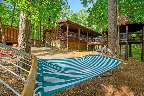 Property grounds - Corner Lot Cabin • Hot Tub, Hammock & Firelight (Broken Bow)
