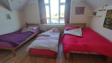 Economy Quadruple Room, Garden View | Wi-fi percuma