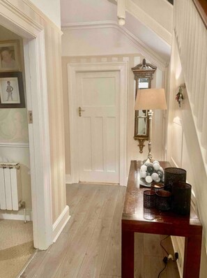 Interior - Bright sunny 4-bedroom house with WiFi in charming Dublin 4 near the beach/city (Dublin)