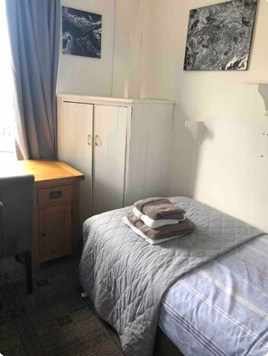 4 Schlafzimmer, Bügeleisen/Bügelbrett, kostenloses WLAN, Bettwäsche