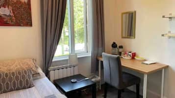 4 bedrooms, iron/ironing board, free WiFi, bed sheets