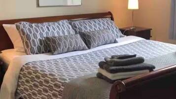 4 bedrooms, iron/ironing board, free WiFi, bed sheets