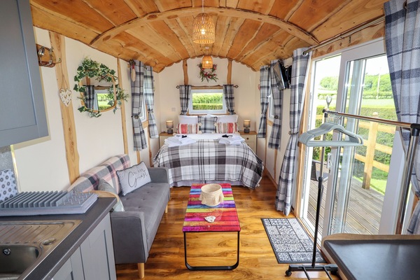 1 bedroom, WiFi (free), individually decorated, individually furnished