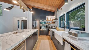 電子レンジ、オーブン、コンロ、コーヒー / ティーメーカー