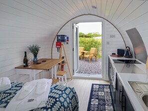 1 Schlafzimmer, individuell dekoriert, individuell eingerichtet