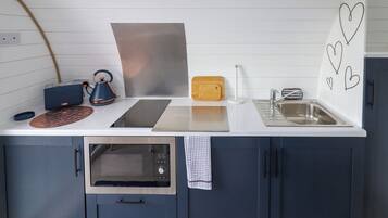 Cookware/dishes/utensils