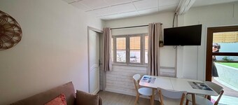 Olivette -Rental-Standard-Ensuite with Bath-Side Sea View