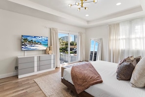 6 bedrooms, desk, iron/ironing board, travel cot