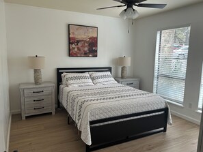 2 bedrooms, WiFi, bed sheets - T Bar M Charming 2-bedroom condo in fantastic New Braunfels (New Braunfels)