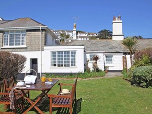 Outdoor dining - Watchtower (Torpoint)
