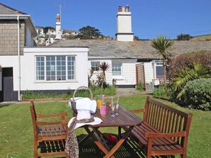 Outdoor dining - Watchtower (Torpoint)