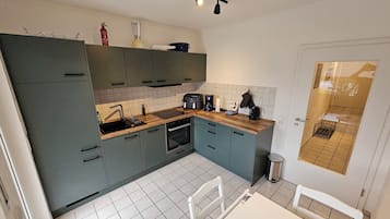 Kühlschrank, Ofen, Herdplatte, Geschirrspüler