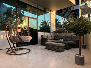 1 bedroom - Upgraded 1BR Paradise With Private Garden - Oceana (Dubai)