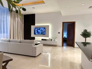 Apartment | 1 bedroom - Upgraded 1BR Paradise With Private Garden - Oceana (Dubai)