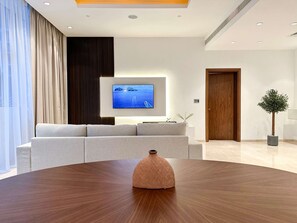 Apartment | 1 bedroom - Upgraded 1BR Paradise With Private Garden - Oceana (Dubai)
