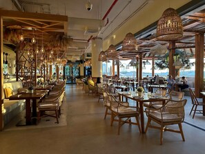 House | 1 bedroom - Upgraded 1BR Paradise With Private Garden - Oceana (Dubai)