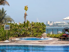 1 bedroom - Modern Beachfront 1BR Apartment - Tiara Residence (Dubai)