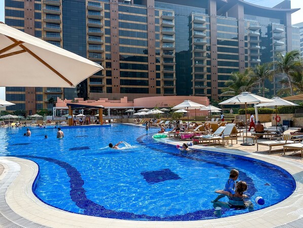 1 bedroom - Modern Beachfront 1BR Apartment - Tiara Residence (Dubai)