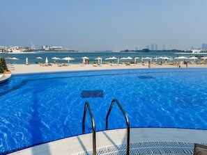 1 bedroom - Modern Beachfront 1BR Apartment - Tiara Residence (Dubai)