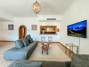 Apartment | 2 bedrooms, Internet - Upgraded 2BR Apartment at the Beach - Shoreline 1 (Dubai)