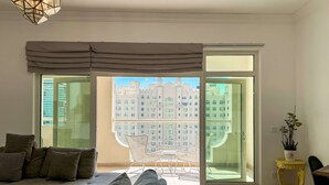 Apartment - Upgraded 2BR Apartment at the Beach - Shoreline 1 (Dubai)