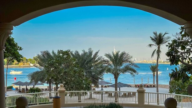 Apartment - Upgraded 2BR Apartment at the Beach - Shoreline 1 (Dubai)