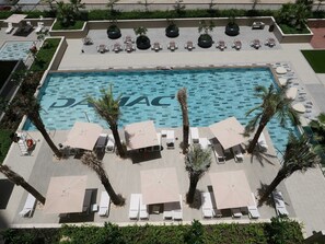Room - Designed Burj Khalifa View 1BR (Dubai)