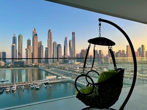 3 bedrooms - Glamorous 3BR With Marina View (Dubai)